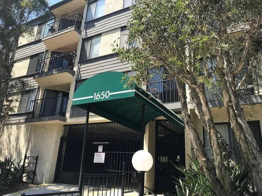 Chic Condo Steps From Petco Park San Diego Exterior photo