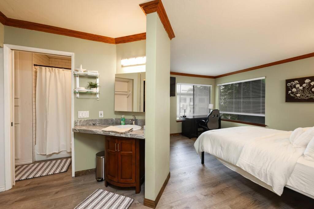 Chic Condo Steps From Petco Park San Diego Exterior photo