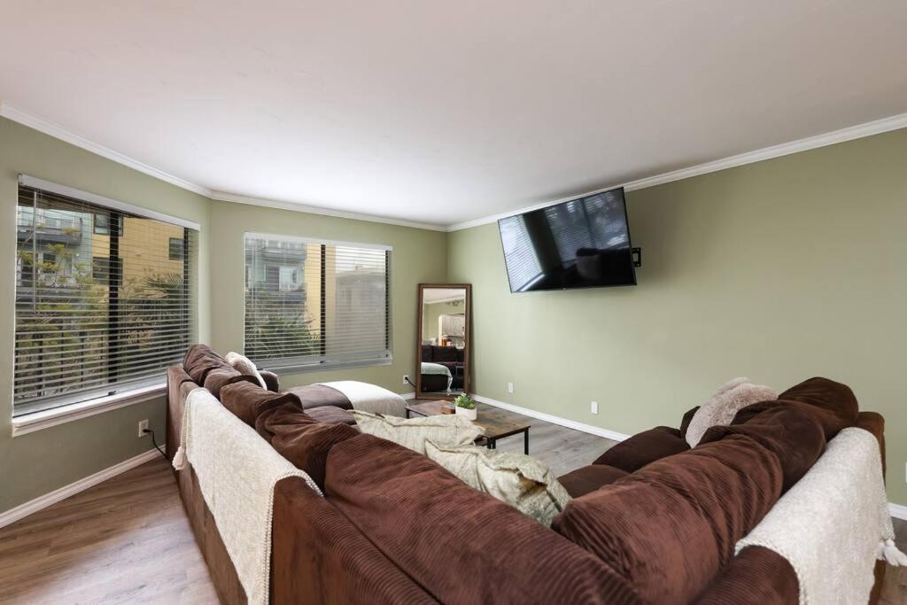 Chic Condo Steps From Petco Park San Diego Exterior photo