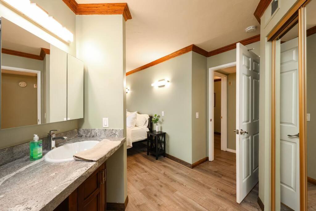 Chic Condo Steps From Petco Park San Diego Exterior photo